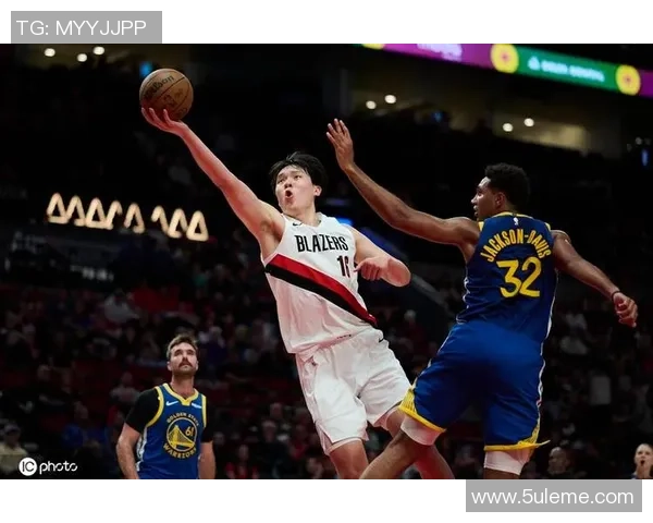 开拓者勇士巅峰之战年轻锋芒对决老牌强队谁能笑到最后