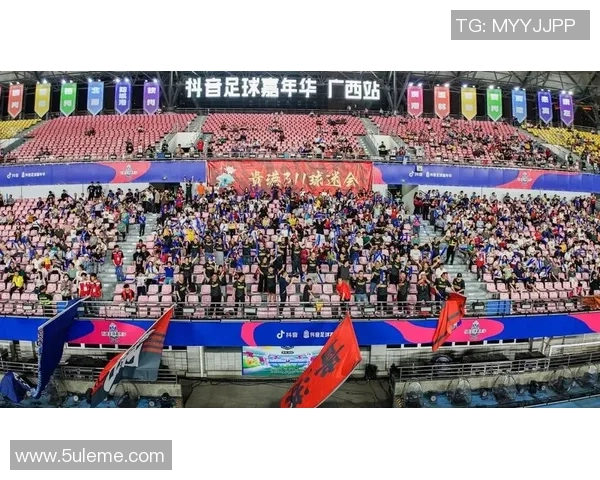 足球激情燃烧绿茵场 新时代球迷文化与竞技魅力的深度融合
