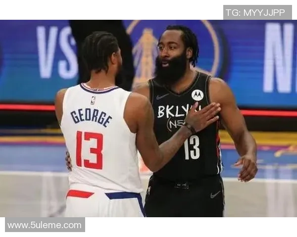 尼克斯与篮网激战正酣球迷期待纽约德比的精彩对决与历史传承 尼克斯与篮网激战正酣球迷期待纽约德比的精彩对决与历史传承